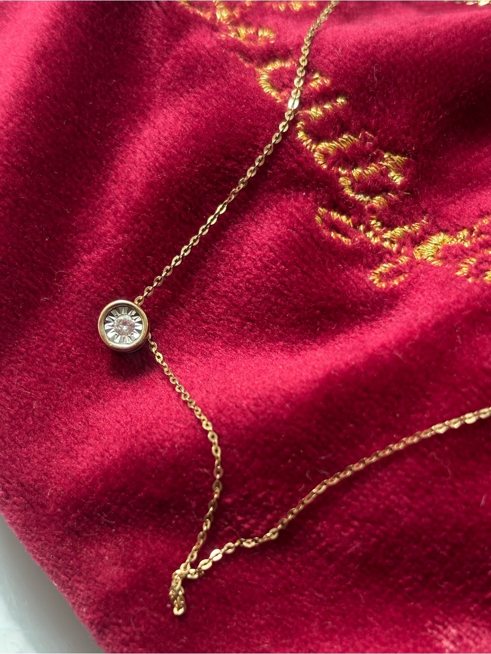14k Gold chain whit tiny diamond